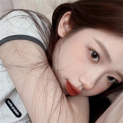 某影后之女出道颜值引争议，深夜内幕曝光，品牌方解约